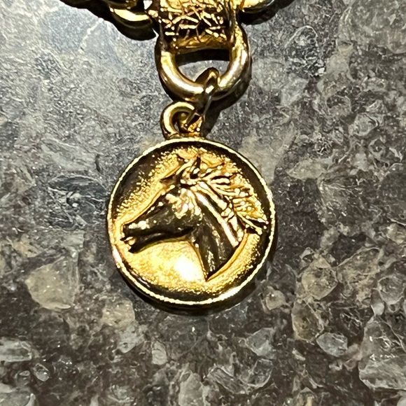 Burberry’s charm bracelet - Picture 10 of 11